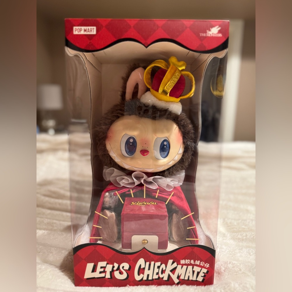 *SALE!* Pop Mart THE MONSTERS “Let’s Checkmate” Series – King Vinyl Plush Doll